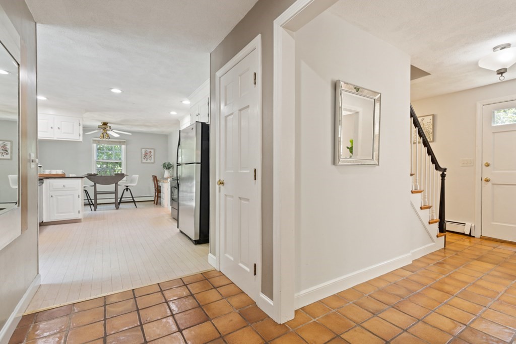 21 West Tapley Road Lynnfield, MA 01940 - Photo 9 of 40 Gallery Image 9