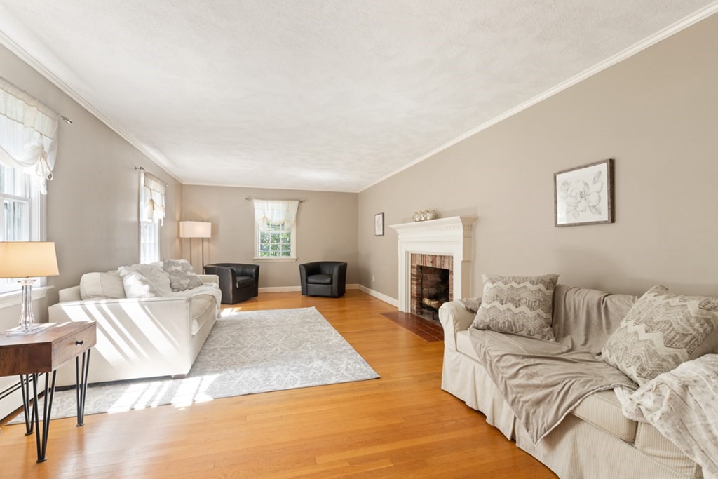 21 West Tapley Road Lynnfield, MA 01940 - Photo 10 of 40 Gallery Image 10