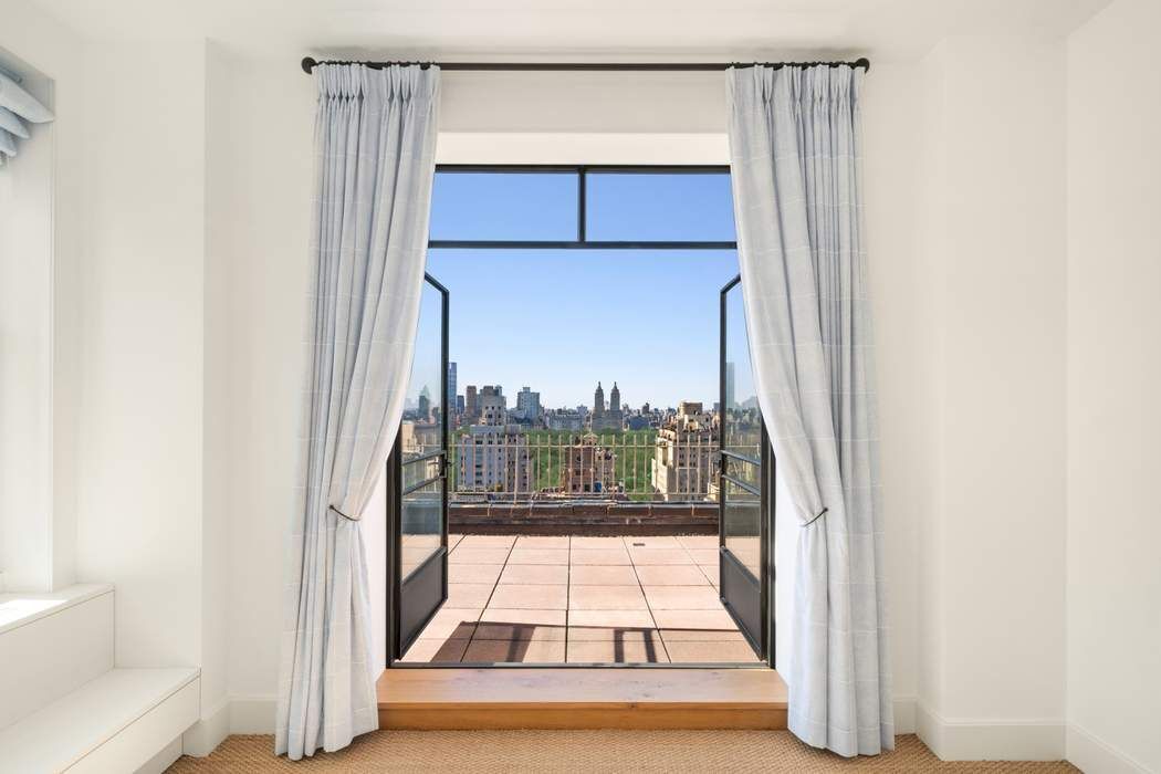 784 Park Avenue, Unit PHC Manhattan, NY 10021 - Photo 16 of 36 a view of entryway with a floor to ceiling window