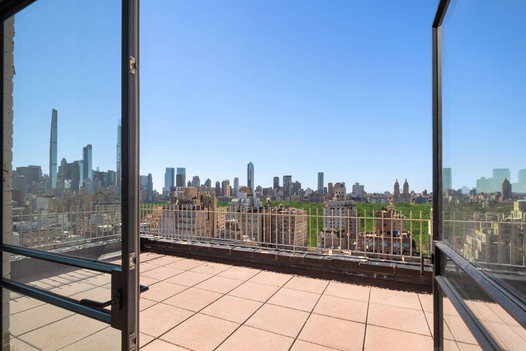 784 Park Avenue, Unit PHC Manhattan, NY 10021 - Photo 17 of 36 a view of a balcony with city