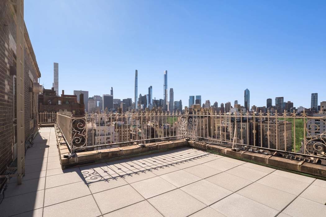 784 Park Avenue, Unit PHC Manhattan, NY 10021 - Photo 27 of 36 a view of a city with tall buildings