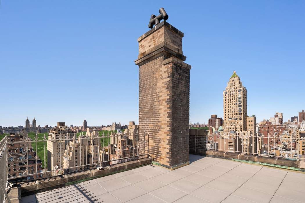 784 Park Avenue, Unit PHC Manhattan, NY 10021 - Photo 28 of 36 a view of a city with tall buildings