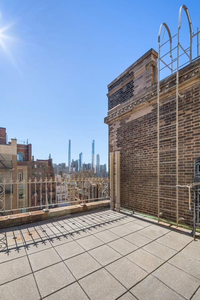 784 Park Avenue, Unit PHC Manhattan, NY 10021 - Photo 31 of 36 a view of a building