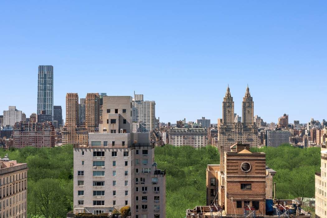 784 Park Avenue, Unit PHC Manhattan, NY 10021 - Photo 34 of 36 a view of a city with tall buildings