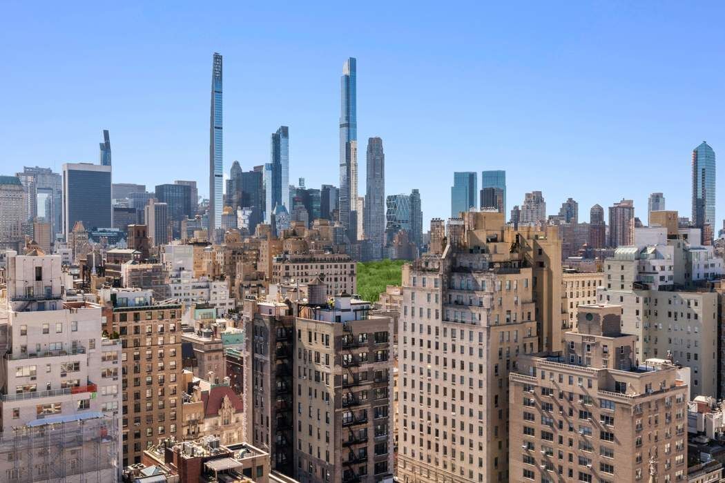 784 Park Avenue, Unit PHC Manhattan, NY 10021 - Photo 35 of 36 a city view with tall buildings