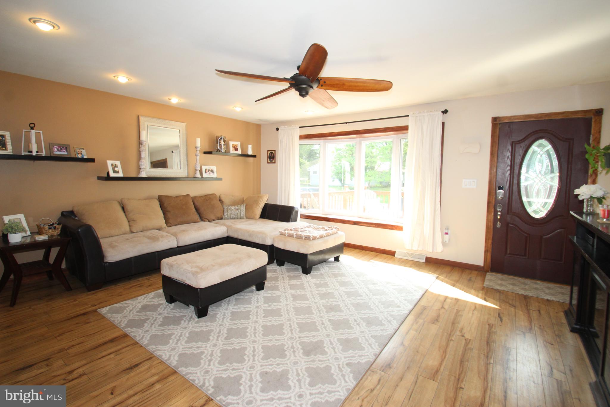 29 Miles Road Claymont, DE 19703 - Photo 3 of 19 Living Room
