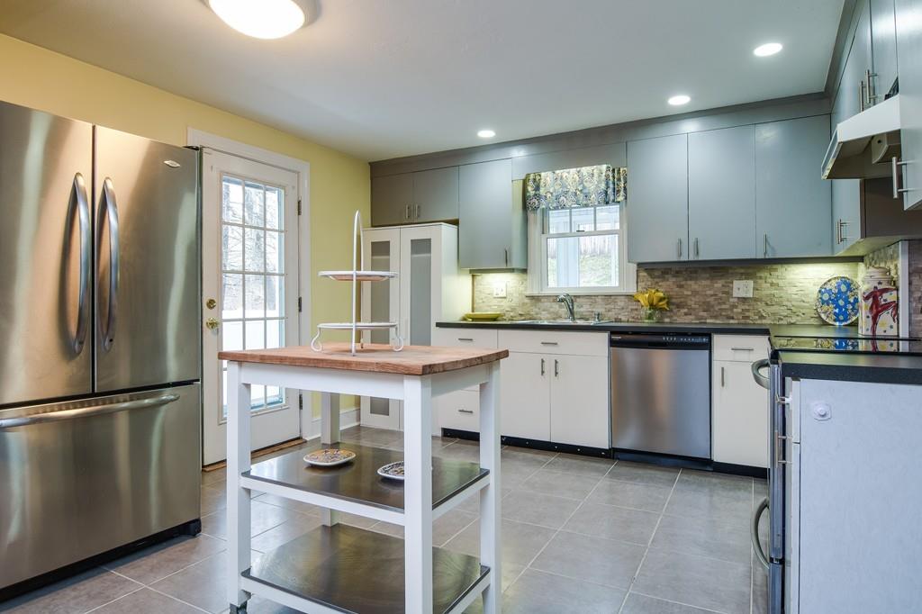 83 Londonderry Road Framingham, MA 01701 - Photo 8 of 17 Gallery Image 8