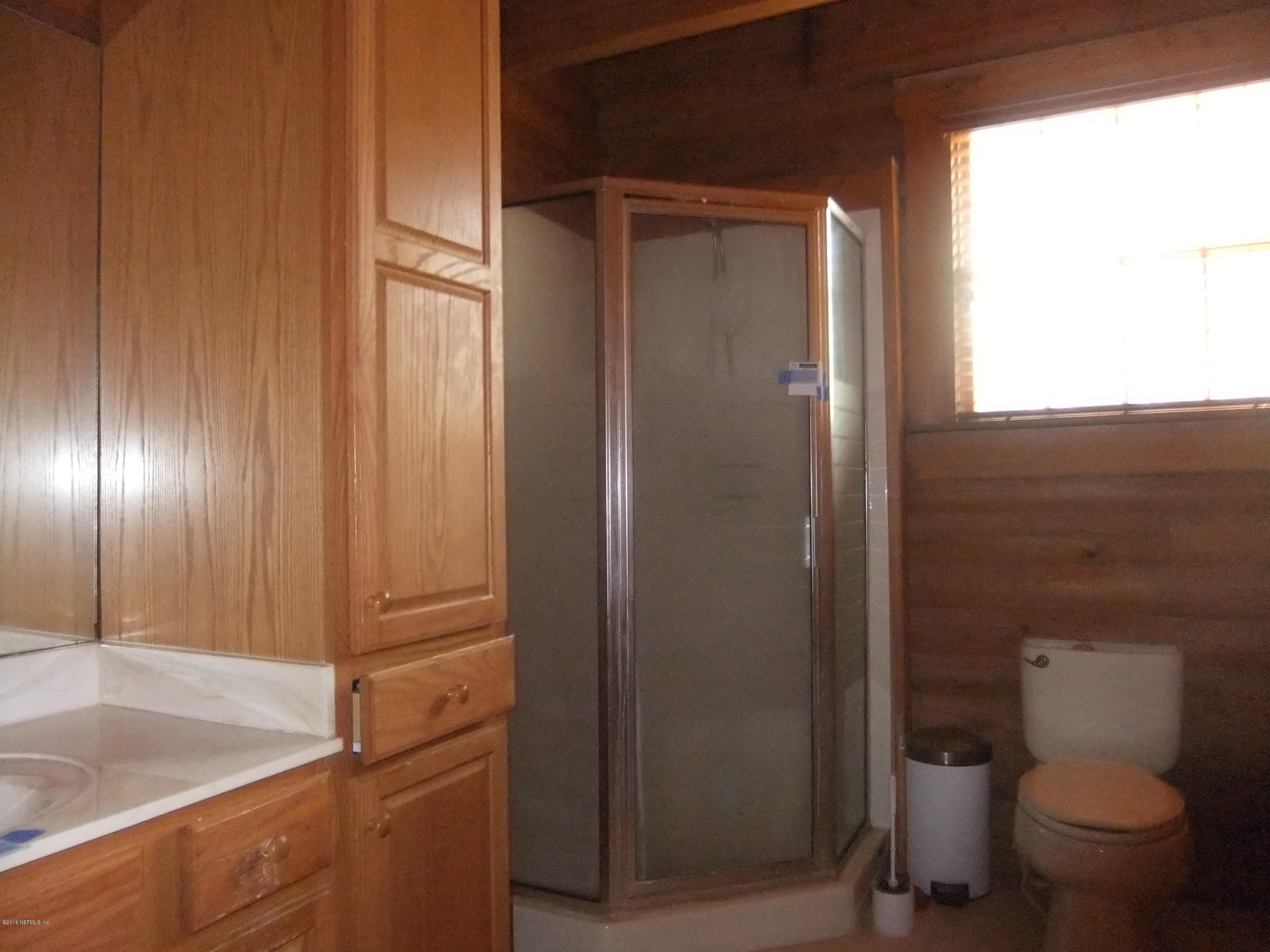 1700 Lake Road Jacksonville, FL 32226 - Photo 7 of 46 a bathroom with a toilet and a shower