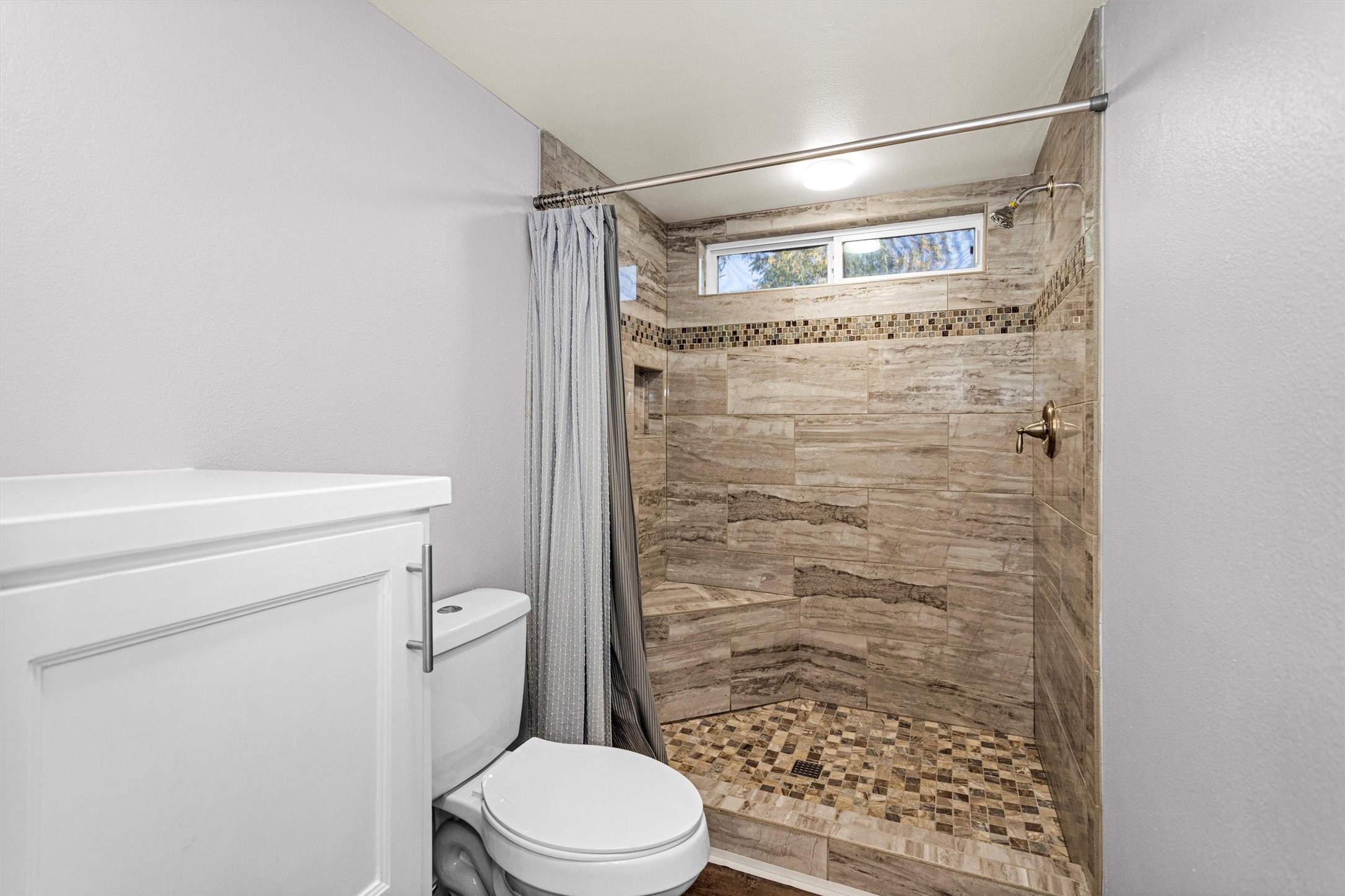 12922 Longstreet Road, Unit 711 Willis, TX 77318 - Photo 13 of 29 a bathroom with a shower and a toilet