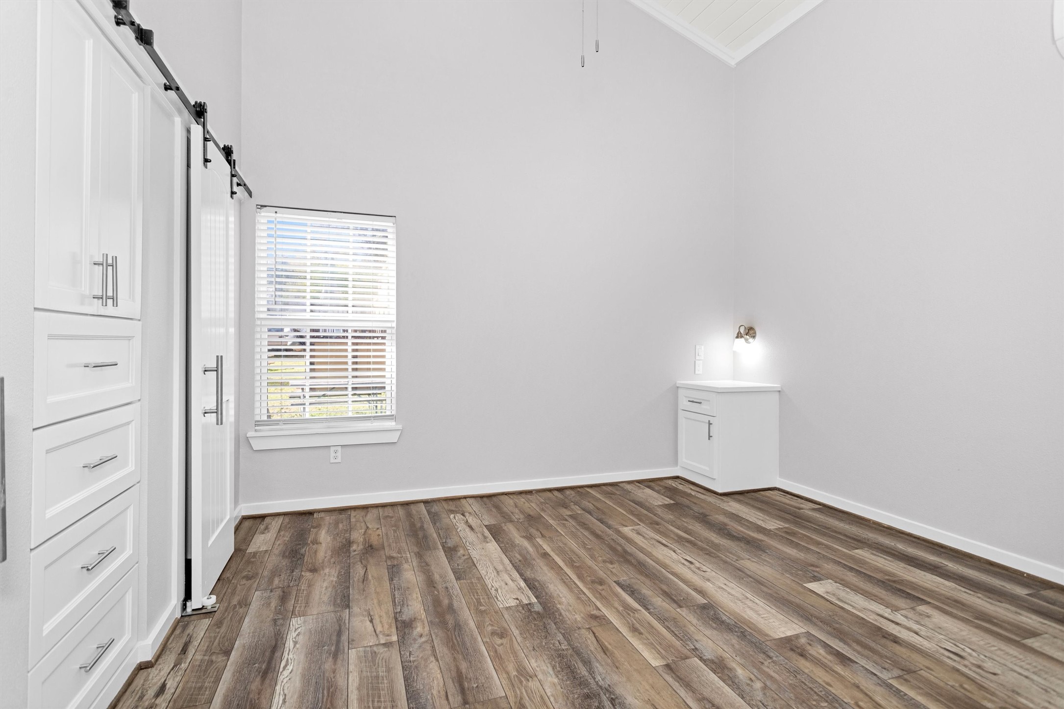 12922 Longstreet Road, Unit 711 Willis, TX 77318 - Photo 14 of 29 a view of empty room with wooden floor and fan