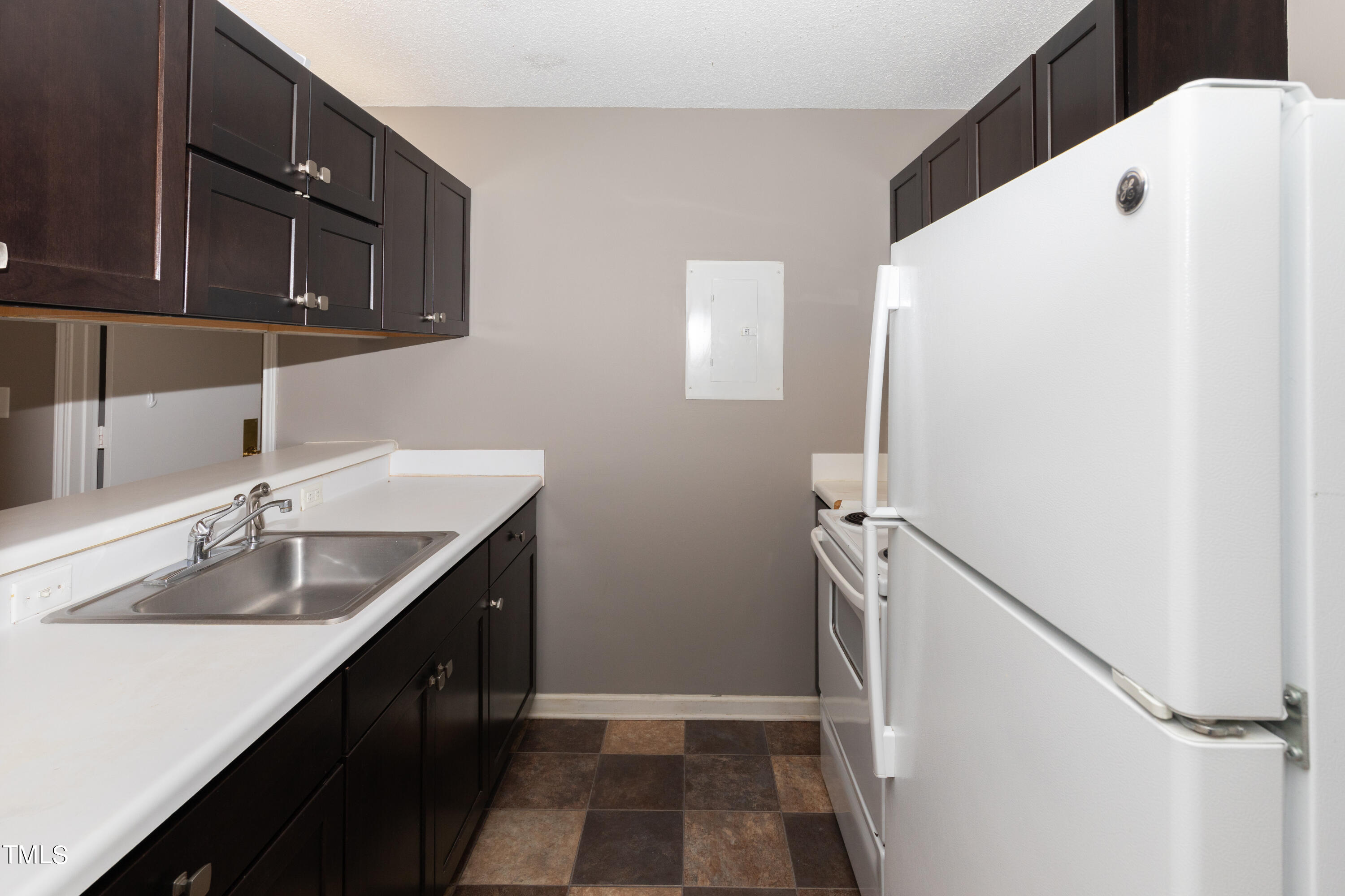 1511 Graduate Lane, Unit 202 Raleigh, NC 27606 - Photo 2 of 16 4A6A4709
