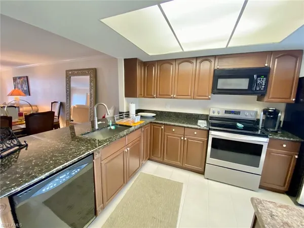 $2,100 | 145 Cypress Way East, Unit A, Naples, FL 34110