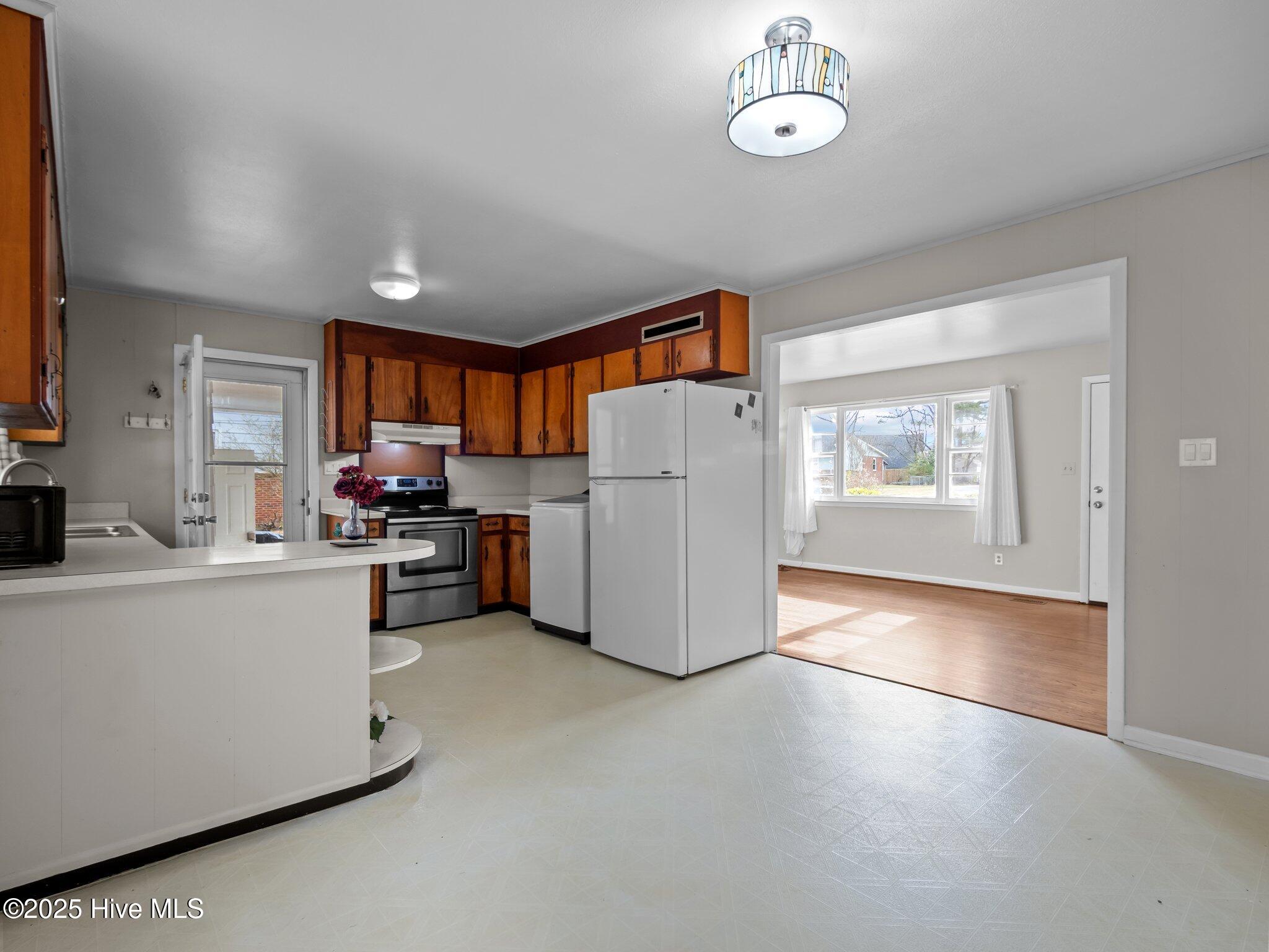 207 Cardinal Road Jacksonville, NC 28546 - Photo 6 of 52 31-web-or-mls-P3066151