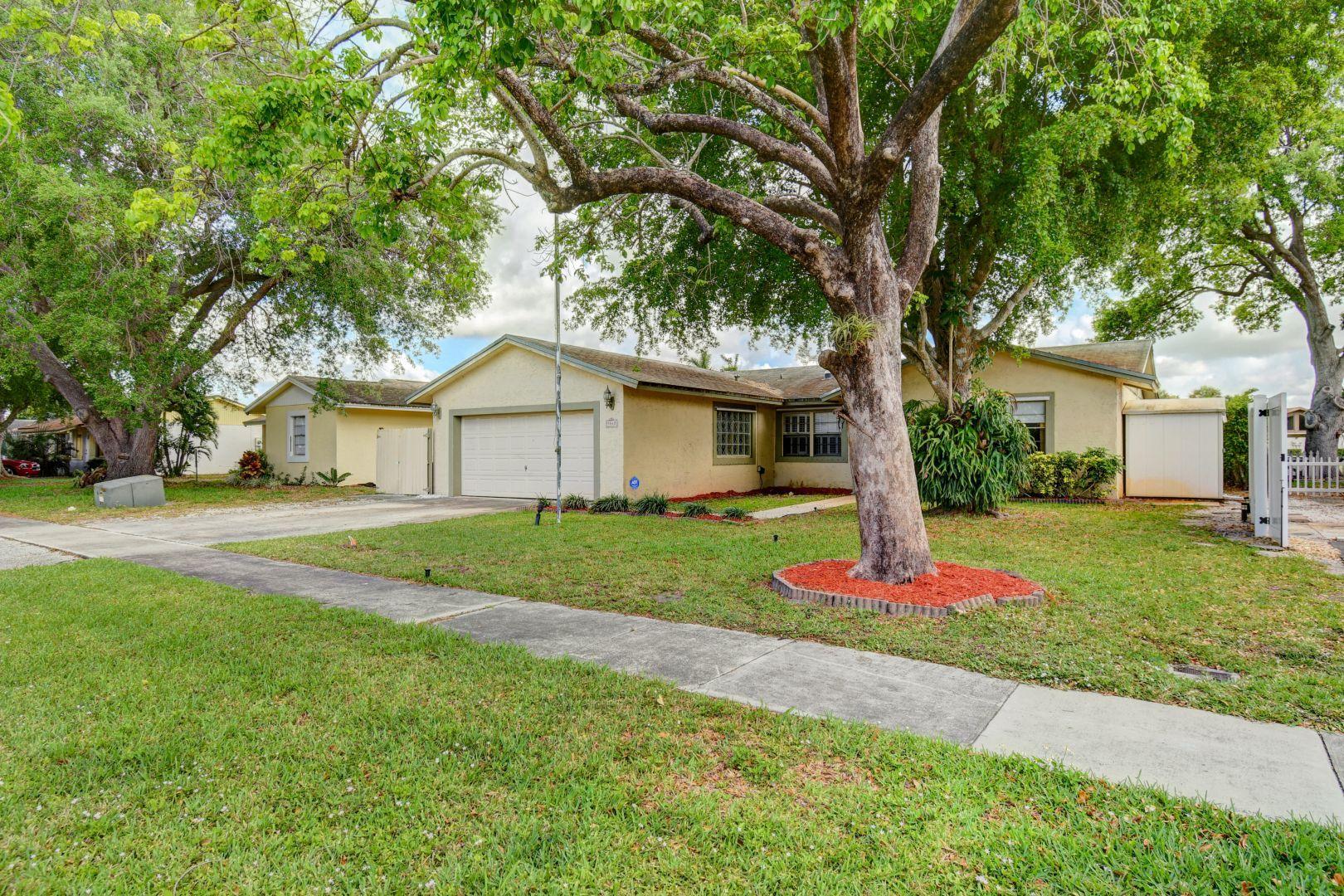 9863 Spanish Isles Drive Boca Raton, FL 33496 - Photo 2 of 37 02_dsc_6512_3_4_5_6