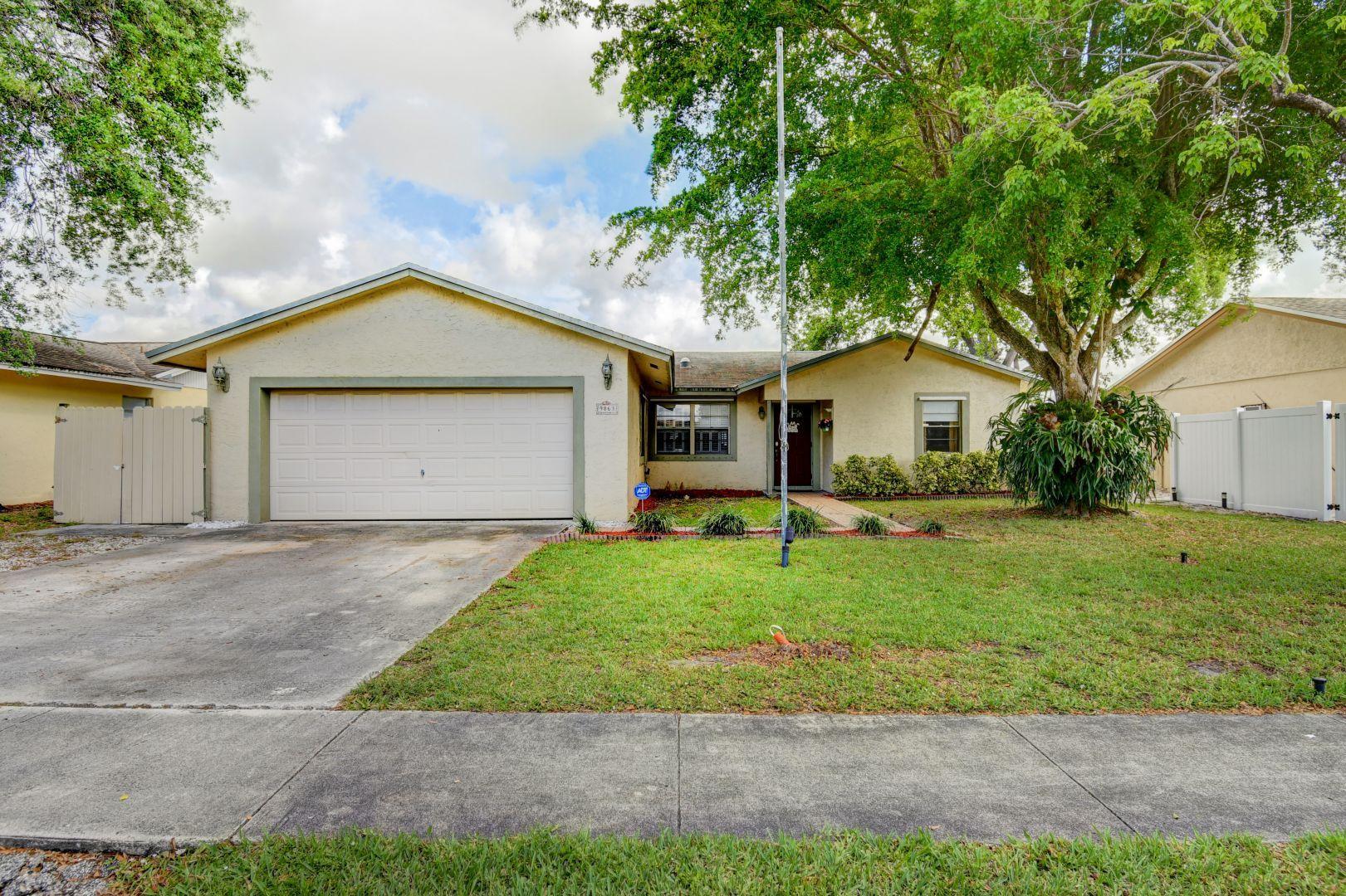 9863 Spanish Isles Drive Boca Raton, FL 33496 - Photo 3 of 37 03_dsc_6542_3_4_5_6