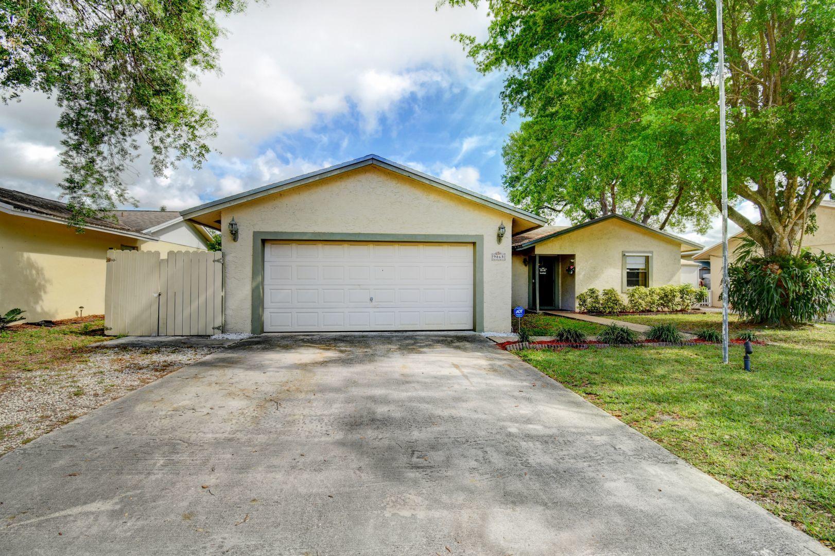9863 Spanish Isles Drive Boca Raton, FL 33496 - Photo 5 of 37 05_dsc_6562_3_4_5_6