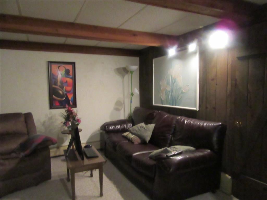 420 Manor Harrison City Road Manor, PA 15665 - Photo 16 of 25 Apartment F Living Room