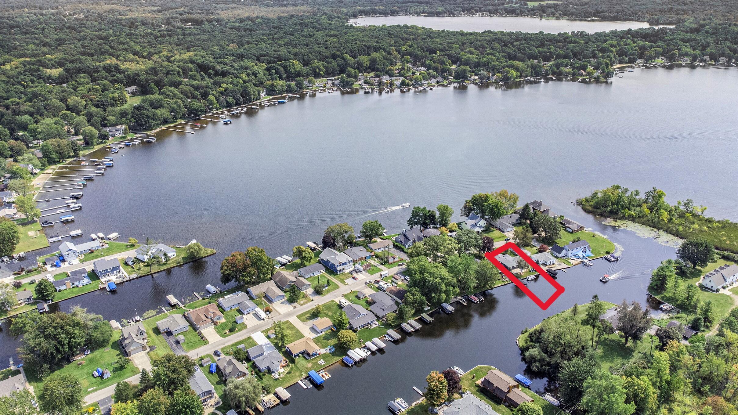 11254 Colony Road Pinckney, MI 48169 - Photo 3 of 61 aerial with lake 2 copy with location