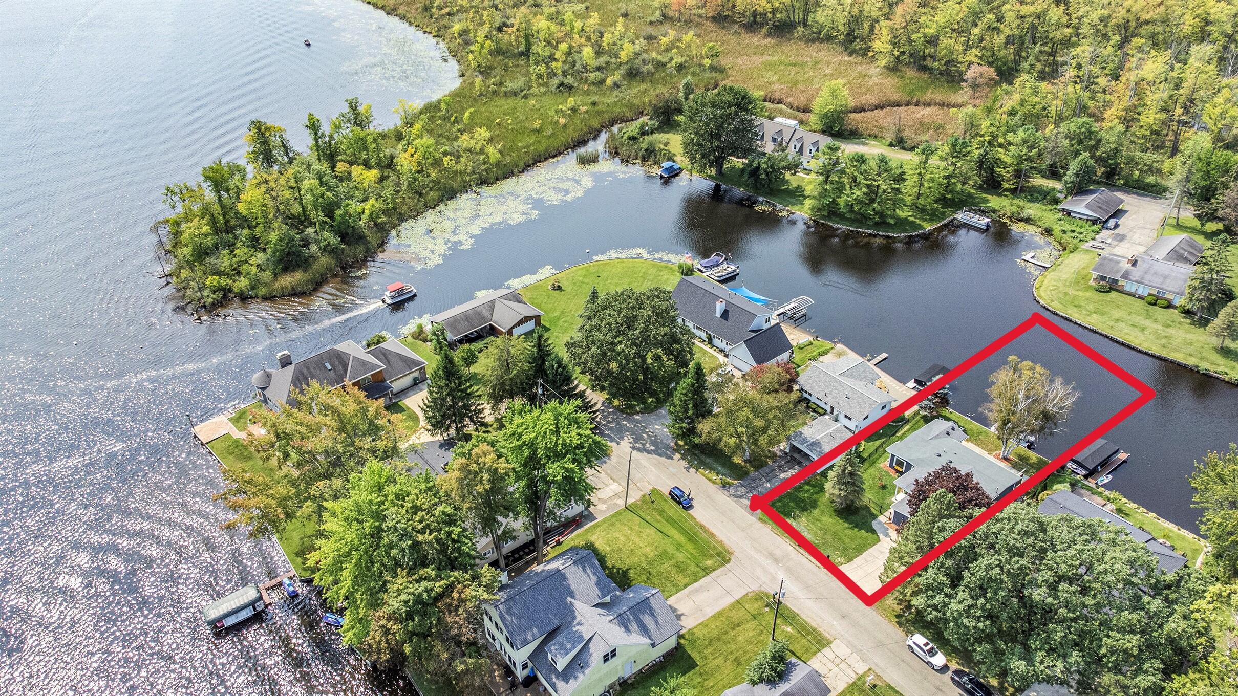 11254 Colony Road Pinckney, MI 48169 - Photo 4 of 61 aerial with canal location
