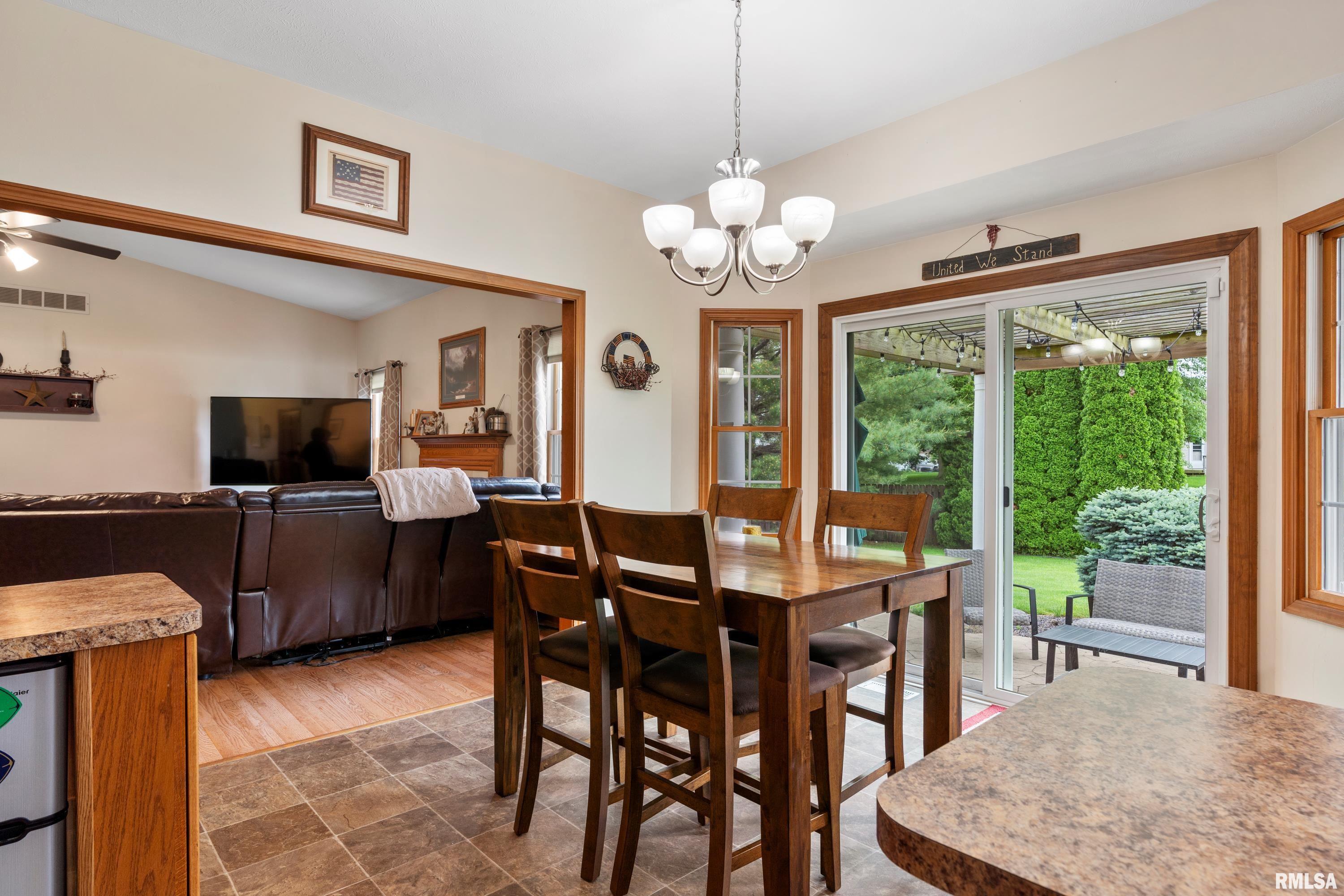 3017 Springwood Drive Springfield, IL 62712 - Photo 14 of 42