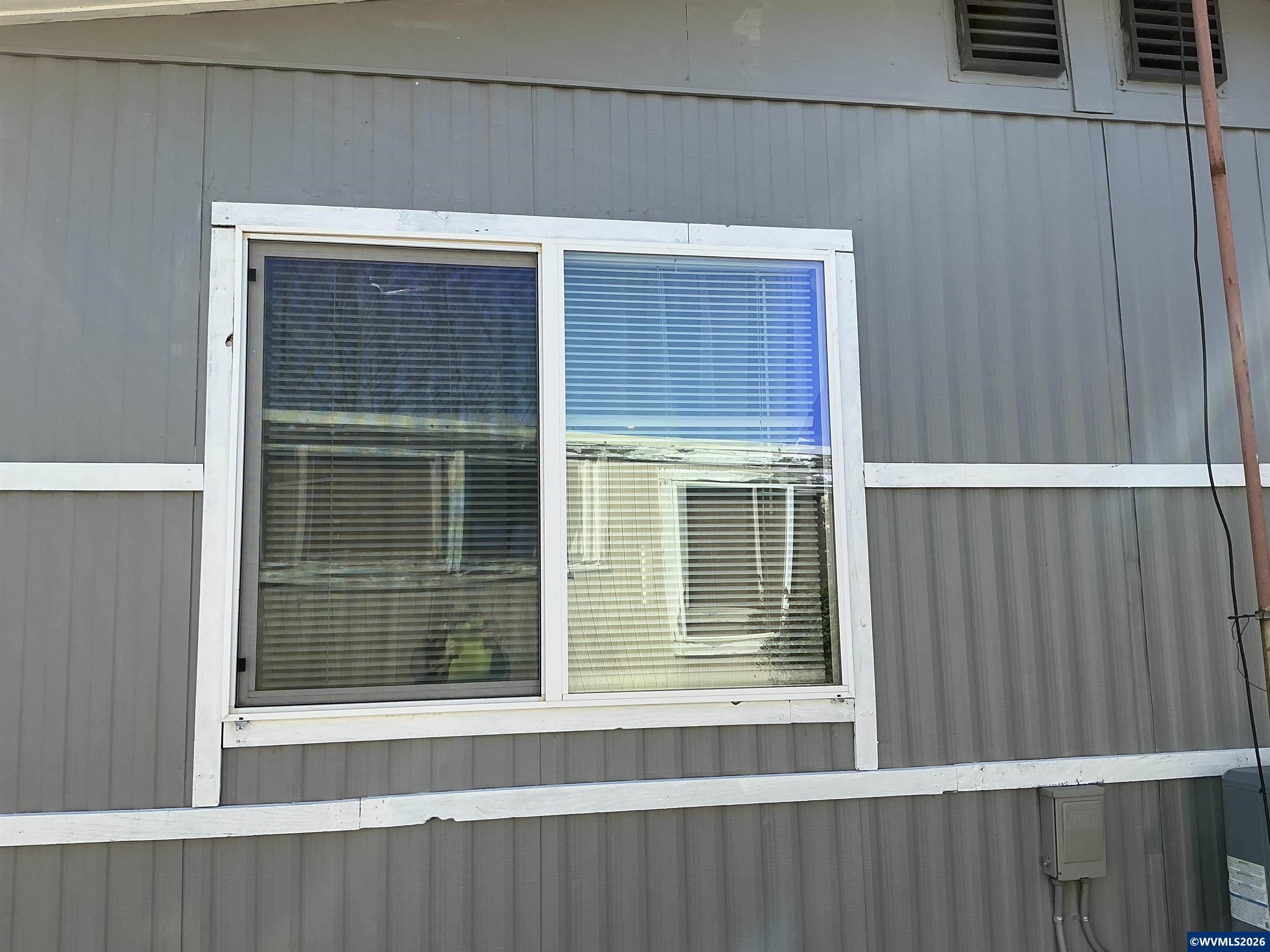 5422 Portland Road Northeast, Unit 67 Salem, OR 97305 - Photo 8 of 45 a view of a window
