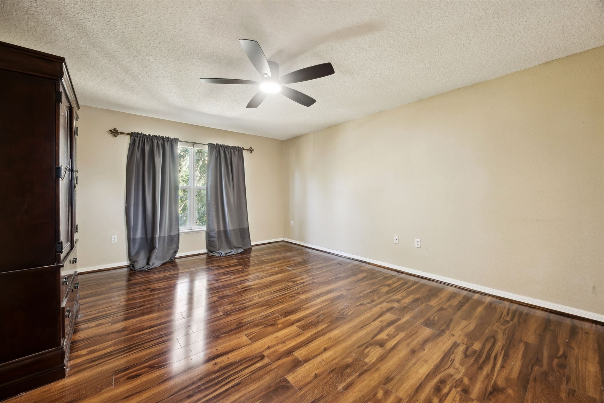 87233 Kipling Drive Yulee, FL 32097 - Photo 22 of 38 a view of an empty room with wooden floor and a window