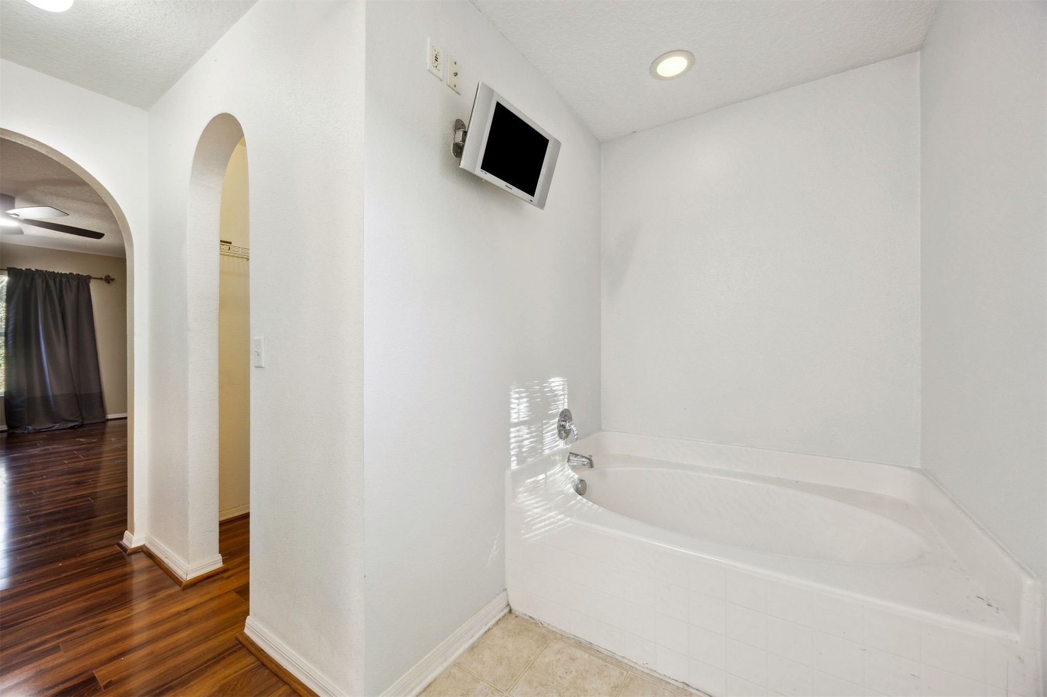 87233 Kipling Drive Yulee, FL 32097 - Photo 28 of 38 a bathroom with a bathtub and a shower