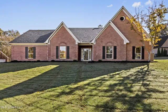 $385,000 | 8785 Robertson Lane North, Olive Branch, MS 38654