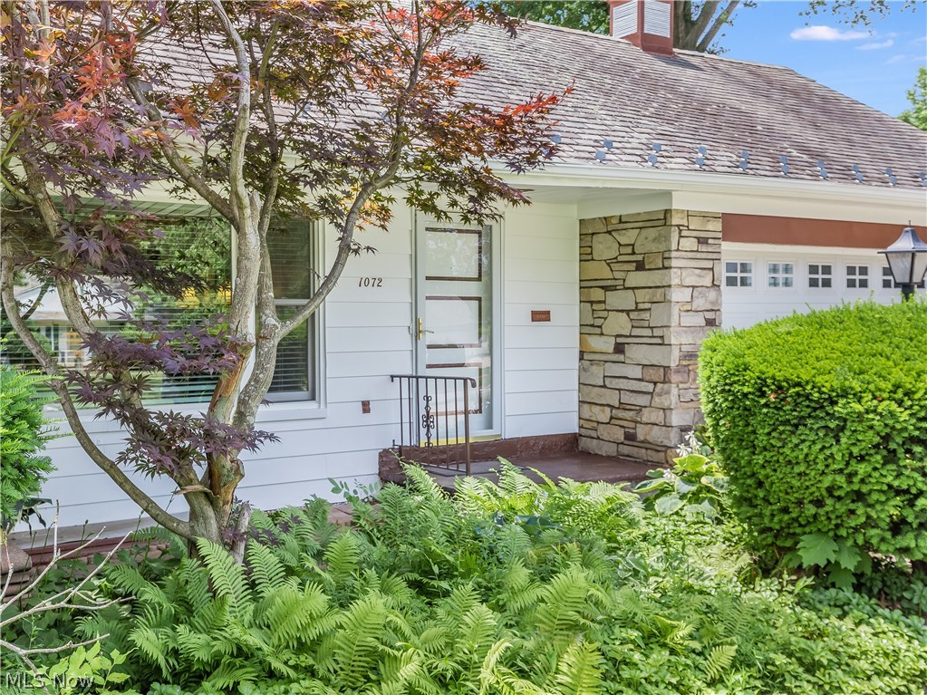 1072 Brandon Road Cleveland, OH 44112 - Photo 2 of 24