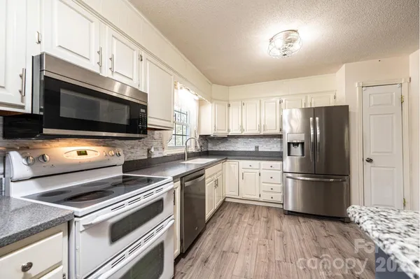 $439,900 | 2681 Tumbleweed Drive, Lenoir, NC 28645
