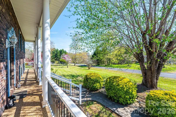 $439,900 | 2681 Tumbleweed Drive, Lenoir, NC 28645