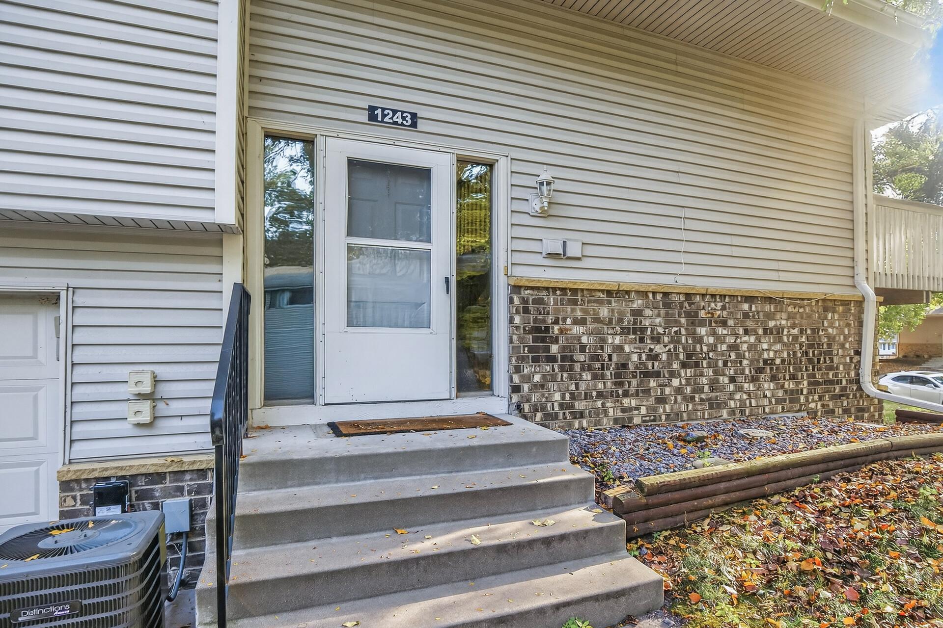 1243 Timbershore Lane Eagan, MN 55123 - Photo 3 of 25