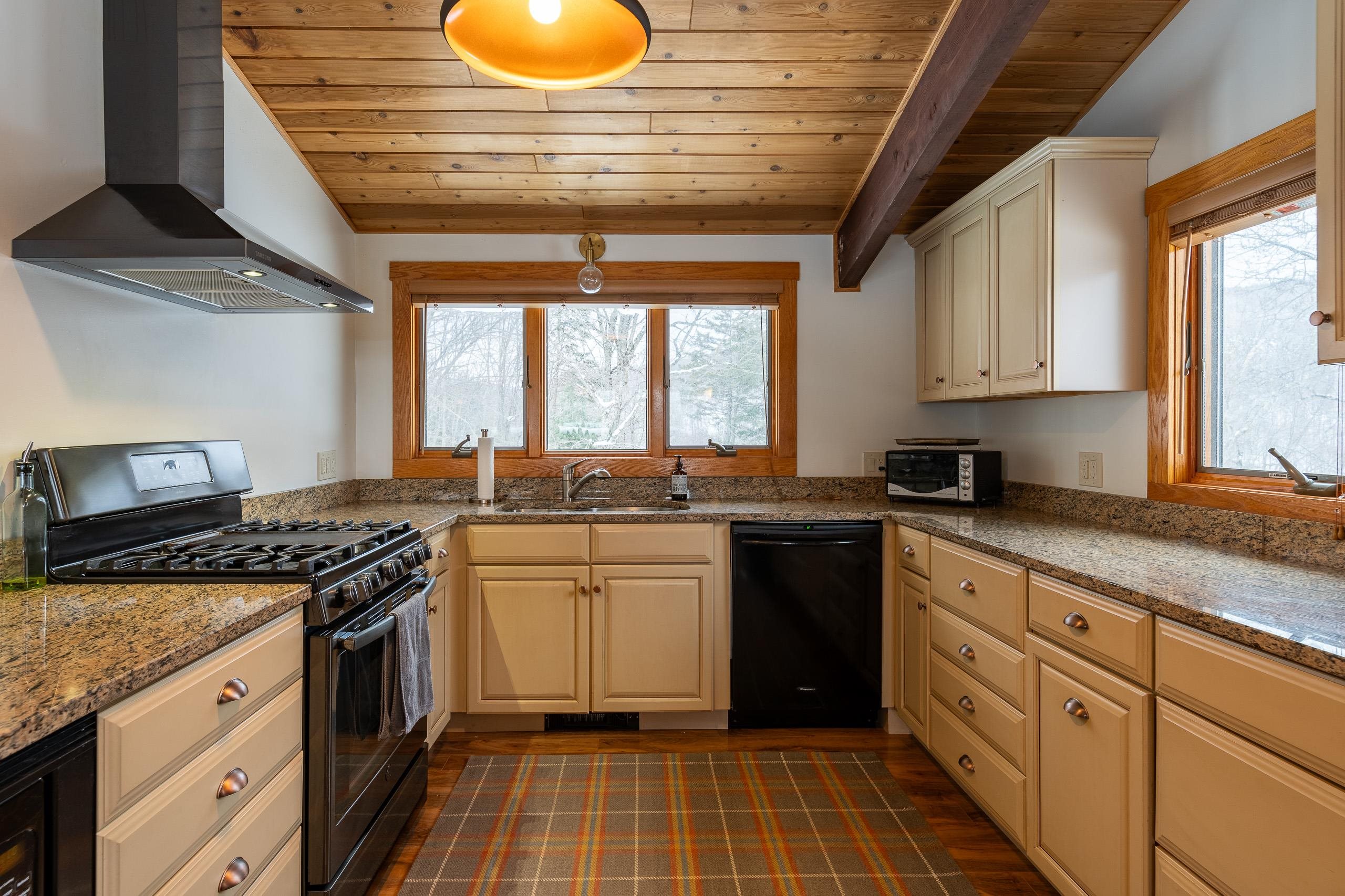 181 Upper Round Top Road Plymouth, VT 05056 - Photo 7 of 40 Gallery Image 7