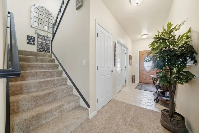 a view of entryway with a potted plant