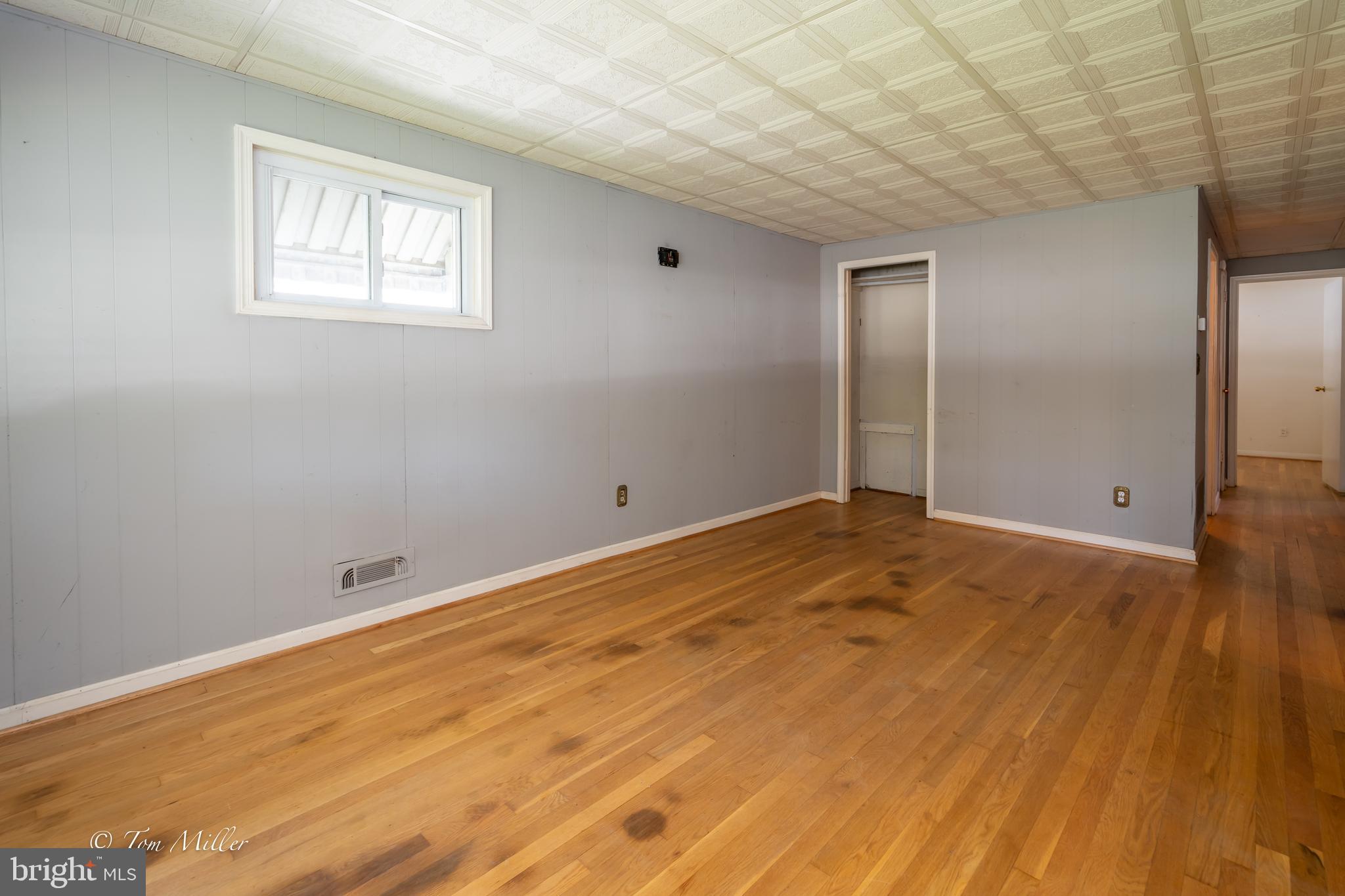 313 Riverside Drive Baltimore, MD 21221 - Photo 6 of 47 Family Room - New carpet over this hardwood