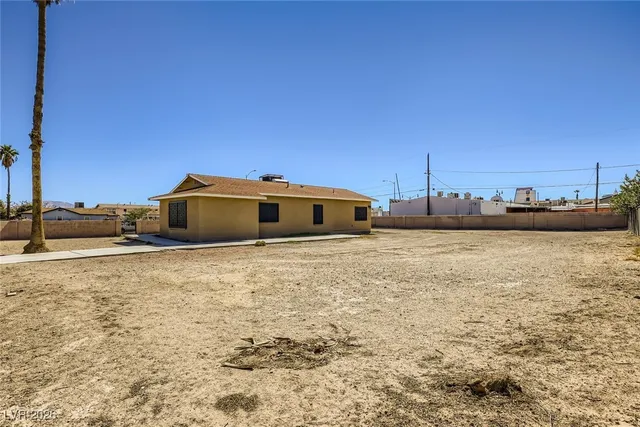 $2,000 | 501 West Van Buren Avenue, Las Vegas, NV 89106