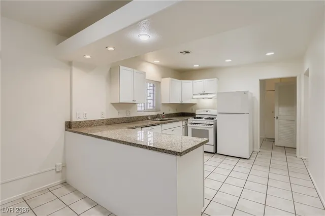 $2,000 | 501 West Van Buren Avenue, Las Vegas, NV 89106