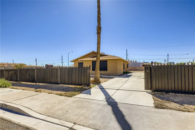 $2,000 | 501 West Van Buren Avenue, Las Vegas, NV 89106