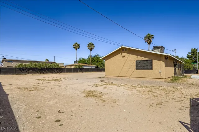 $2,000 | 501 West Van Buren Avenue, Las Vegas, NV 89106