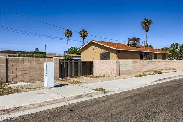 $2,000 | 501 West Van Buren Avenue, Las Vegas, NV 89106