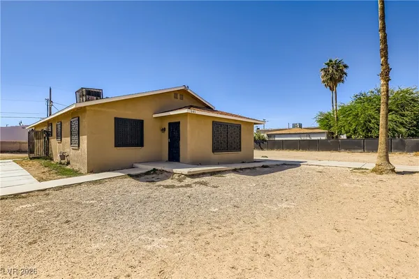 $1,800 | 501 West Van Buren Avenue, Las Vegas, NV 89106