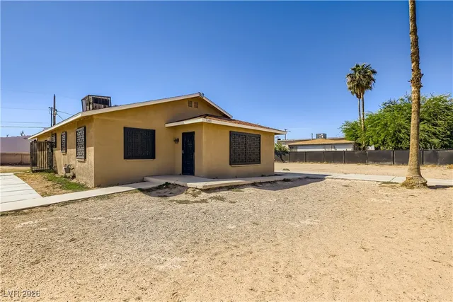 $2,000 | 501 West Van Buren Avenue, Las Vegas, NV 89106