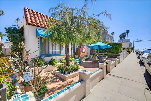$1,349,000 | 40 La Verne Avenue, Long Beach, CA 90803