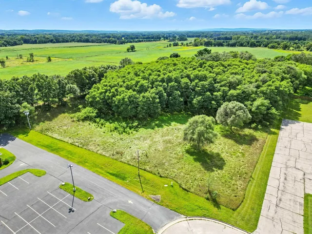 $279,900 | Lot 3 Gillette, Pardeeville, WI 53954