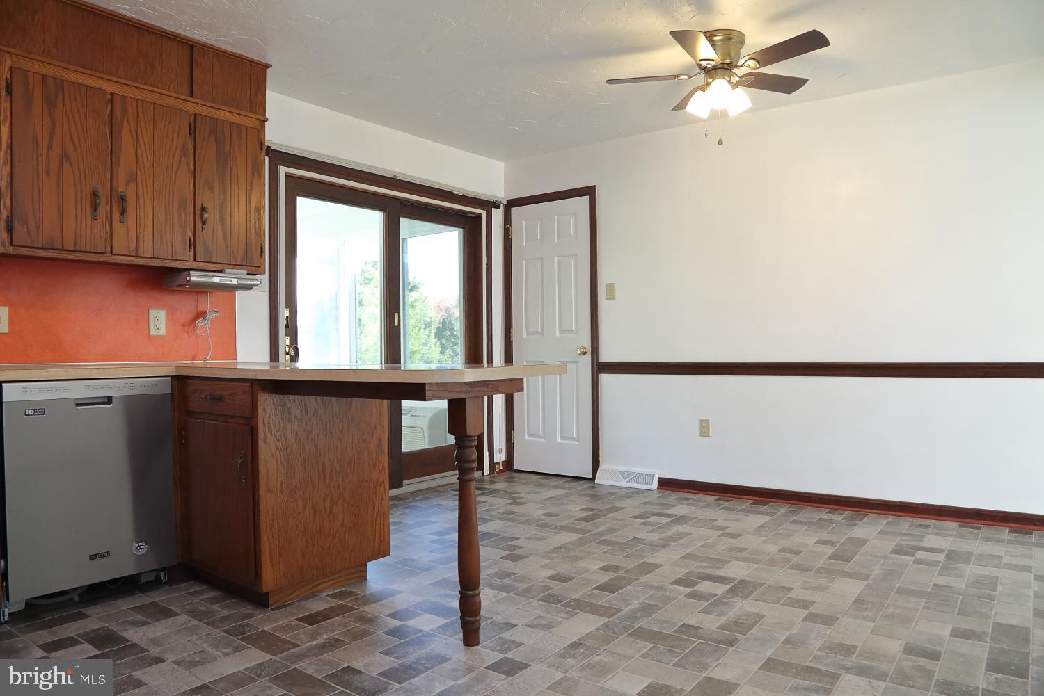 1007 East Meadow Road Manheim, PA 17545 - Photo 23 of 28 a view of room with window