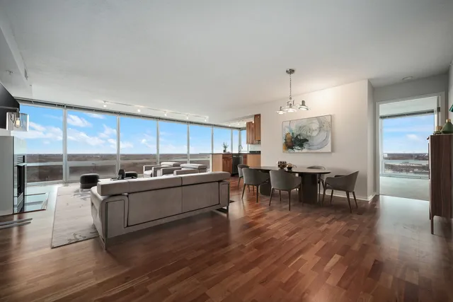 $635,000 | 9725 Woods Drive, Unit 1502, Skokie, IL 60077