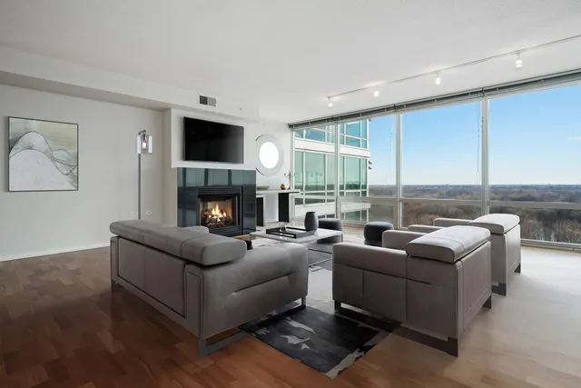 $635,000 | 9725 Woods Drive, Unit 1502, Skokie, IL 60077