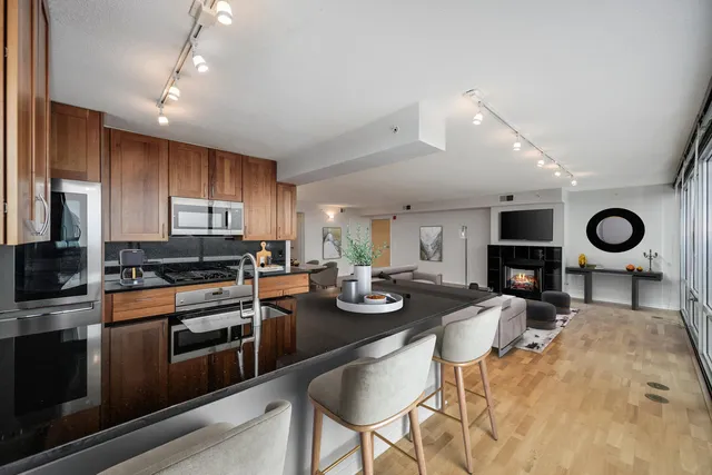 $635,000 | 9725 Woods Drive, Unit 1502, Skokie, IL 60077