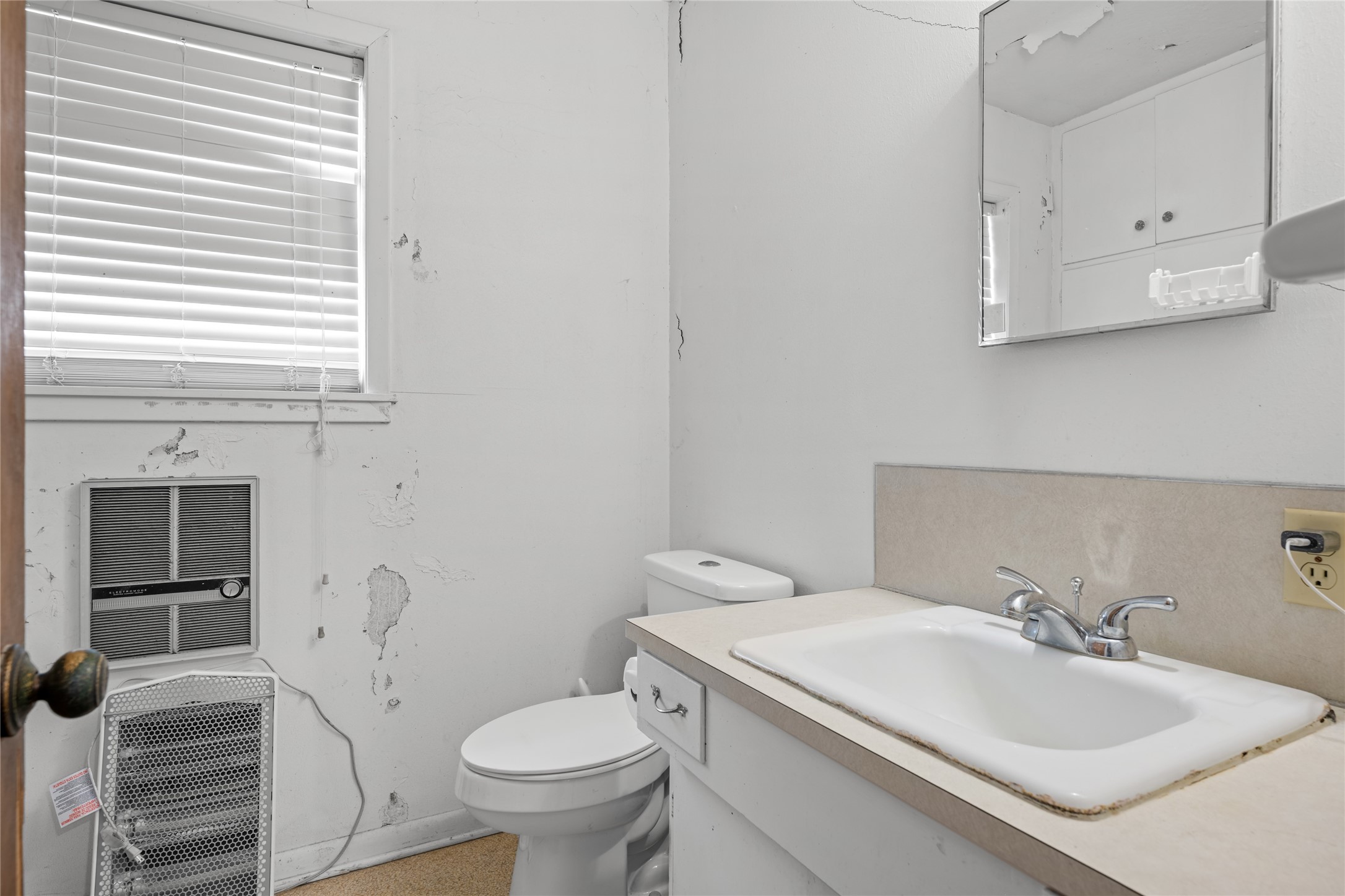 2623 Salem Road Brenham, TX 77833 - Photo 19 of 24 Bathroom 2