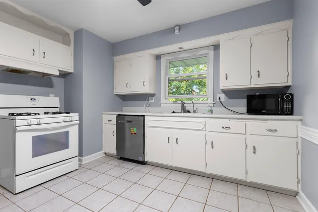 $185,000 | 336 Kenilworth Drive, Rockford, IL 61108